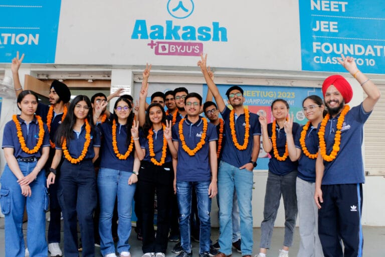 आकाश इंस्टीट्यूट के कृष सिंह नीट 2024 परीक्षा में टॉप स्कोरर बने