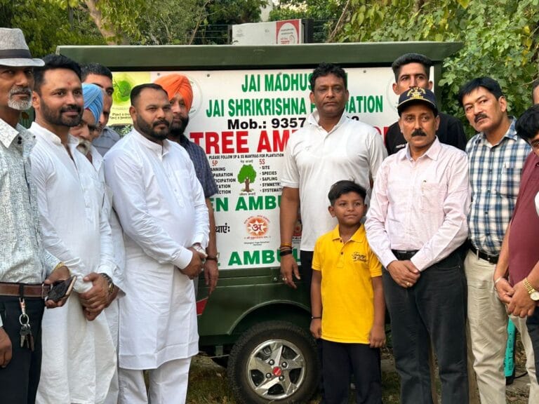 सांसद मनीष तिवारी ने सामुदायिक केंद्र सेक्टर 42 में की ट्री एम्बुलेंस सेवा की शुरुआत