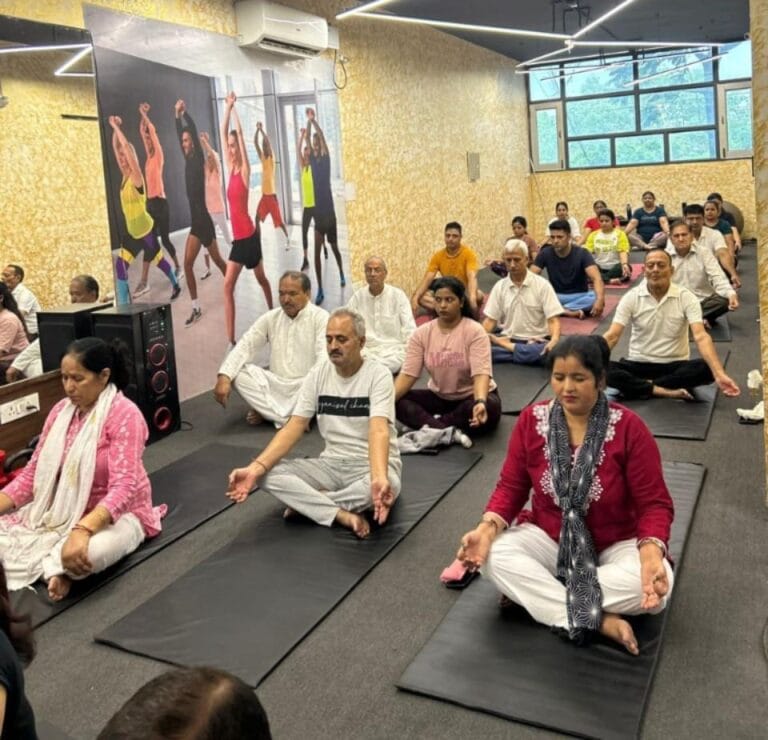 भाजपा उत्तराखंड प्रकोष्ठ ने विभिन्न सेक्टरों में आयोजित किए योग शिविर