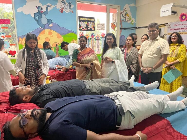शिवानन्द चौबे मेमोरियल चेरिटेबल ट्रस्ट द्वारा माउंट कार्मल स्कूल जीरकपुर के साथ मिलकर लगाए गए रक्तदान शिविर में कुल 76 यूनिट रक्त एकत्रित हुआ