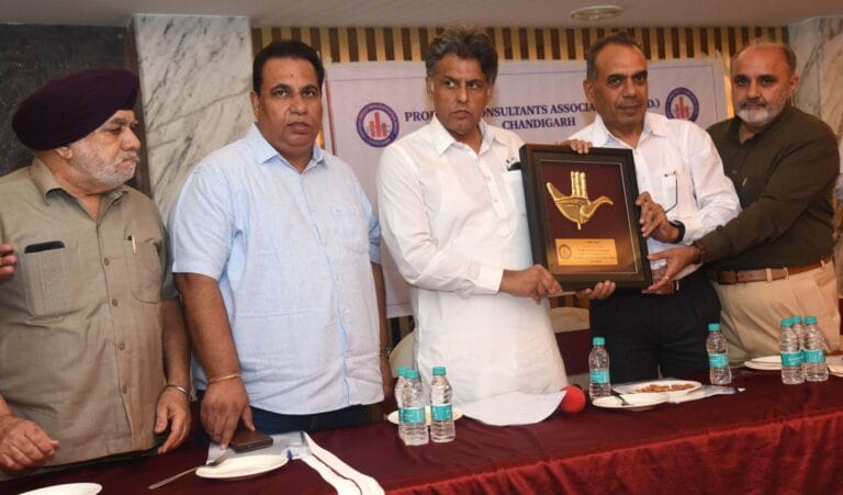 चंडीगढ़ प्रॉपर्टी कंसल्टेंट एसोसिएशन ने किया मनीष तिवारी का सम्मान