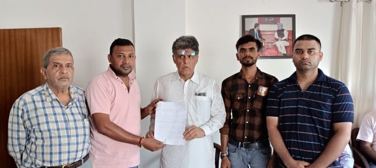 आम आदमी पार्टी के पूर्व प्रदेश उपाध्यक्ष ने नवनिर्वाचित सांसद मनीष तिवारी से की शिष्टाचार मुलाकात