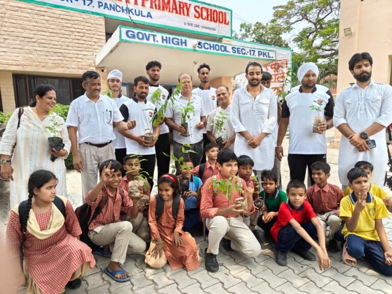 बुडो काई डू मिक्स्ड मार्शल आर्ट्स फेडरेशन ऑफ इंडिया के खिलाड़ियों ने गोपाल मूर्ति फाउंडेशन और विश्वास फाउंडेशन के साथ मिलकर लगाए पौधे