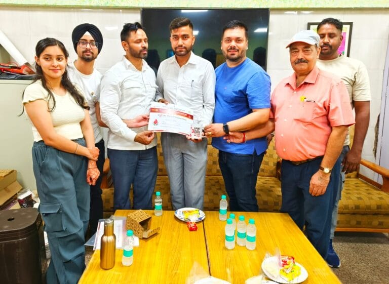 सेक्टर 42 कम्युनिटी सेंटर में फ्री मेडिकल चेकअप कैंप आयोजित