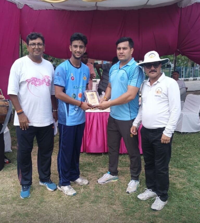 गली क्रिकेट टूर्नामेंट के पहले दिन खेले गये 27 मैच