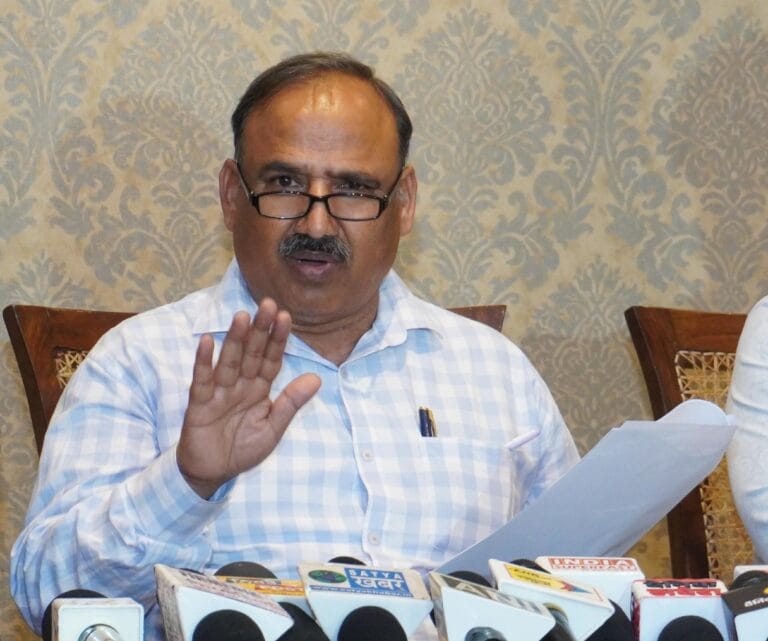 स्कूल वाहनों पर भी सब्सिडी प्रदान की जाए : कुलभूषण शर्मा