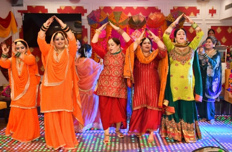 दिलदार ग्रुप की लेडीज ने ट्रेडिशनल पंजाबी ड्रेस में तीज सेलिब्रेट की