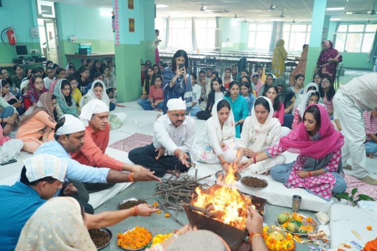 एसडी कॉलेज के गर्ल्स हॉस्टल में हवन के साथ हुआ नए सत्र का आगाज़