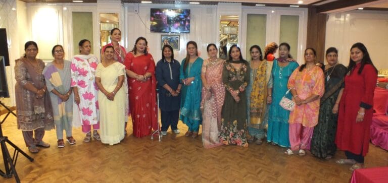 सदाबहार फिल्मी गानों से सजी महफिल, कलाकार हुए सम्मानित