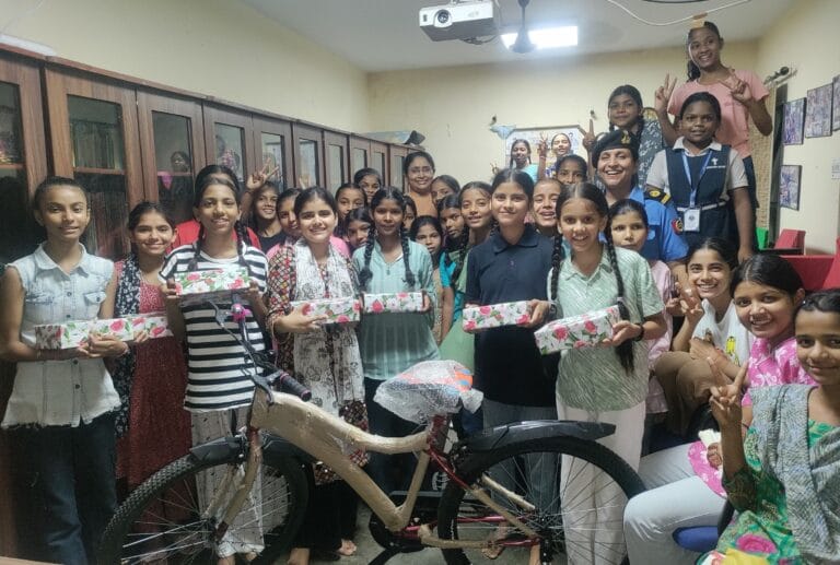 अधिक से अधिक किताबें पढ़ने के लिए किताबघर की 40 लड़कियां हुईं पुरस्कृत