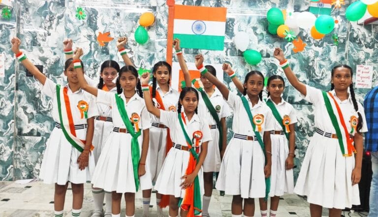 सीआरबी पब्लिक स्कूल, सेक्टर 7बी में 78वें स्वतंत्रता दिवस समारोह का आयोजन