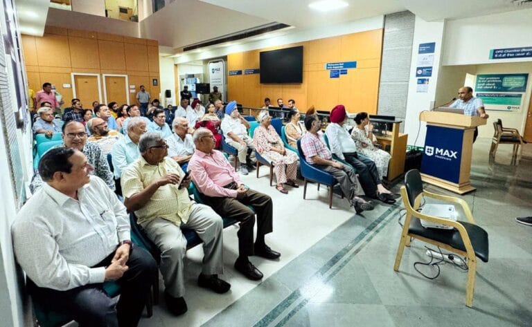 सीनियर सिटीजन डे के अवसर पर हेल्थ टॉक और चेकअप कैंप का आयोजन