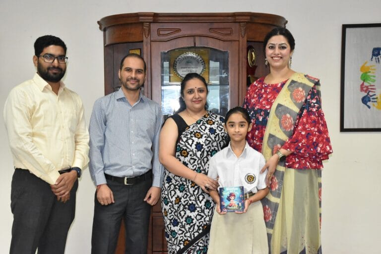 गिल्को इंटरनेशनल स्कूल की छात्रा विनिशा ने लिखी किताब, स्कूल में हुआ भव्य सम्मान समारोह