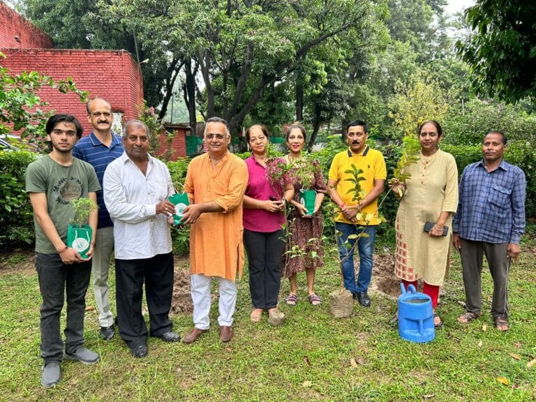 राष्ट्रीय अभियंता दिवस पर पंजाब विश्वविद्यालय में पौधरोपण