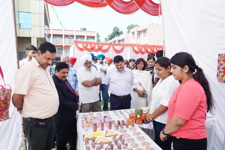 जीजीडीएसडी कॉलेज में ‘ओपन बाजार– 3.0’ का आगाज़, युवा उद्यमियों को अपनी प्रतिभा प्रदर्शित करने के लिए मिला मंच