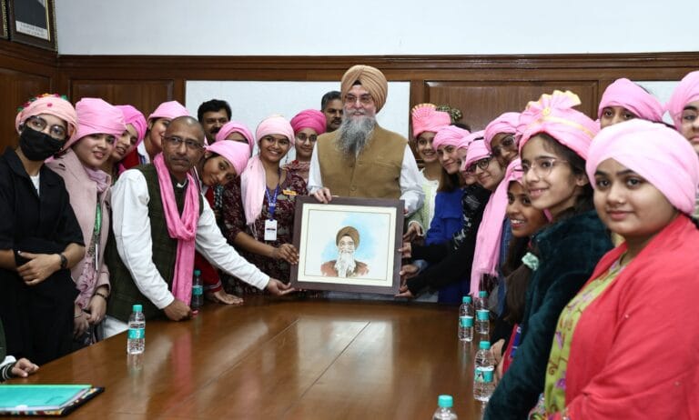 पंजाब विधानसभा अध्यक्ष ने ट्राइसिटी के स्कूलों और कॉलेजों से आईं गर्ल्स पार्लियामेंट प्रतिनिधियों का किया स्वागत