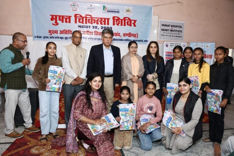 विश्व एड्स दिवस की पूर्व संध्या पर सांसद मनीष तिवारी ने किया निशुल्क मेडिकल कैंप का उद्घाटन