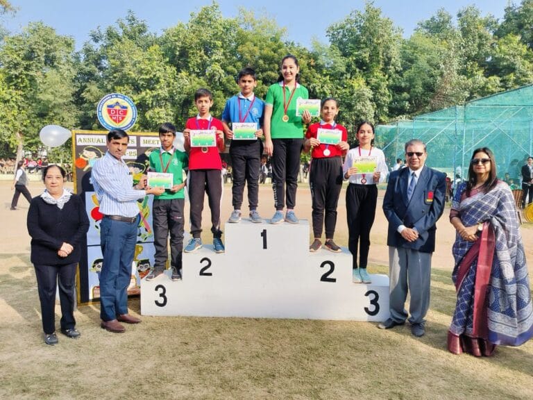 डीसी मोंटेसरी स्मार्ट स्कूल चंडीगढ़ में वार्षिक खेल प्रतियोगिता का आयोजन