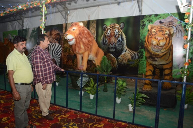 जंगल थीम पार्क में बच्चों के लिए पेश की जंगल की अनूठी दुनिया