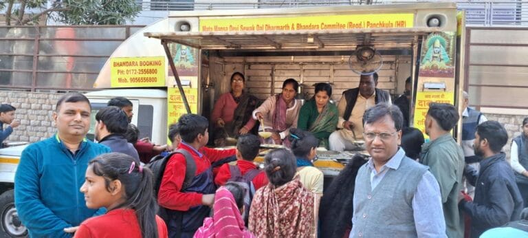 एनजीओ श्री श्याम करुणा फाउंडेशन ने भंडारे का आयोजन किया