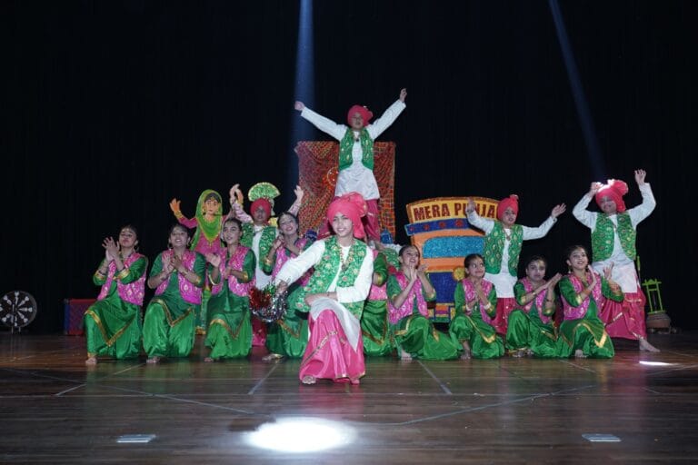 मानव मंगल स्मार्ट स्कूल-88 का पहला वार्षिक समारोह आयोजित