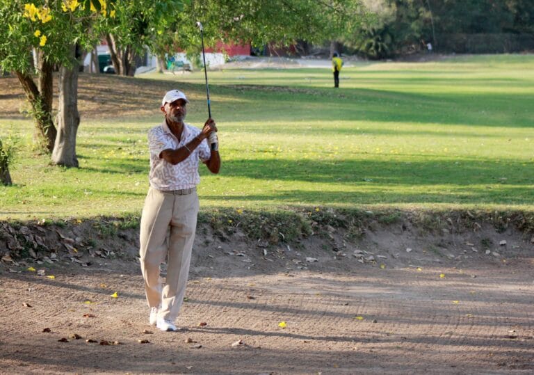 ग्रुप ए मैच में गोल्फिंग पैंथर्स ने शानदार मुकाबले में स्नीकिन गोल्फर्स को हराया