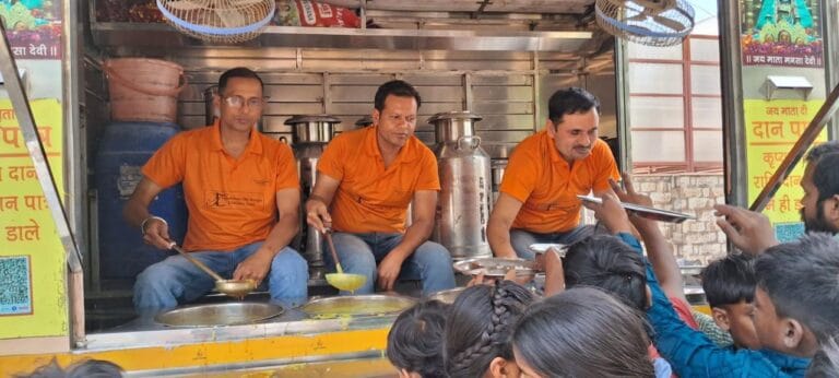 हनुमान जयंती पर पुरुषोत्तम दास रुंगटा चैरिटेबल ट्रस्ट की इकाई श्री श्याम करुणा फाउंडेशन द्वारा 160वां अन्न भंडारा आयोजित