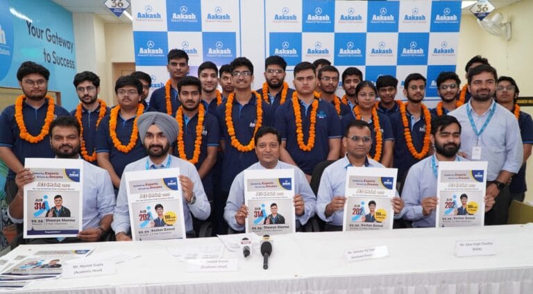 केशव बंसल ने जेईई मेन्स 2025 में ऑल इंडिया रैंक 202 और शौर्य शर्मा ने ऑल इंडिया रैंक 314 हासिल की