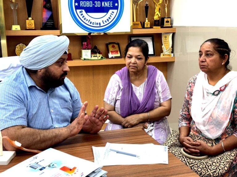 पार्क अस्पताल में जॉइंट प्रॉब्लम कैंप में 150 मरीजों की जांच