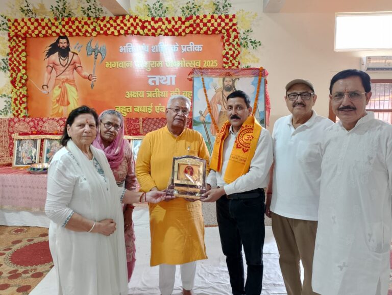 श्री ब्राह्मण सभा ने पर्यावरण सेवक प्रभु नाथ शाही को किया सम्मानित