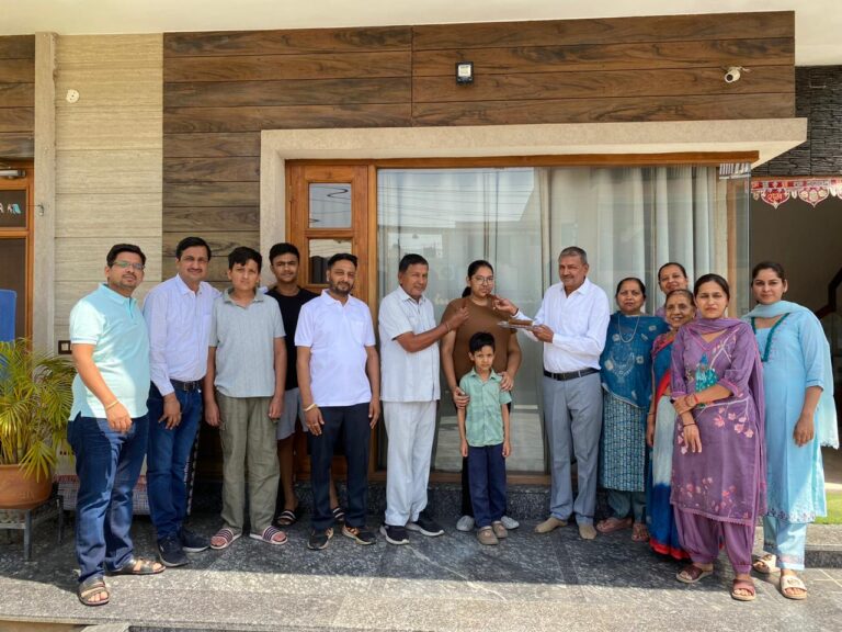 पंचकूला की श्रेया गर्ग ने रचा इतिहास, सीबीएसई 12वीं में ट्राई सिटी में मारी बाजी