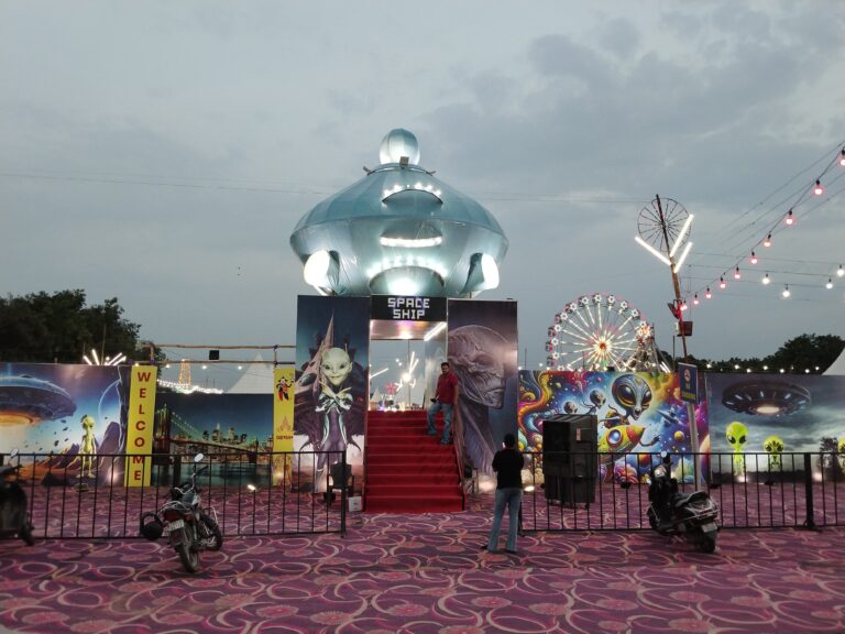 चंडीगढ़ सेक्टर 34 एग्जीबिशन ग्राउंड में उतरा यूएफ़ ओ-(उड़नतश्तरी)
