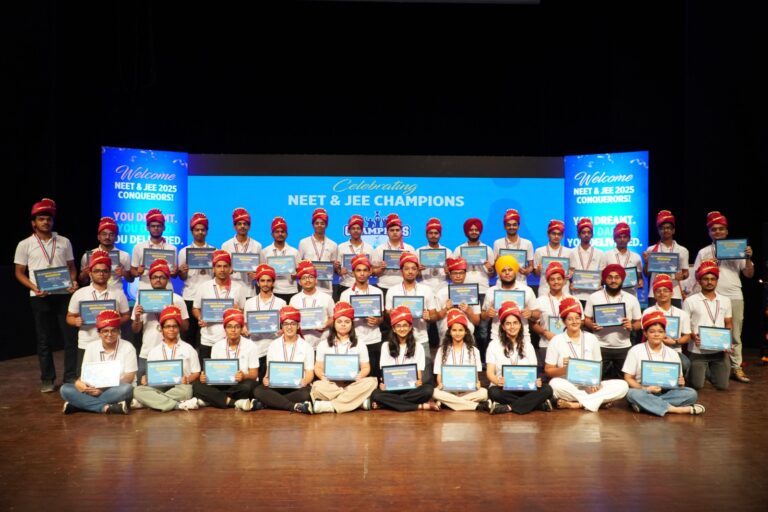 आकाश इंस्टीट्यूट ने चंडीगढ़ के नीट यूजी 2025 टॉपर्स को चैंपियंस ऑफ आकाश’ इवेंट में किया सम्मानित