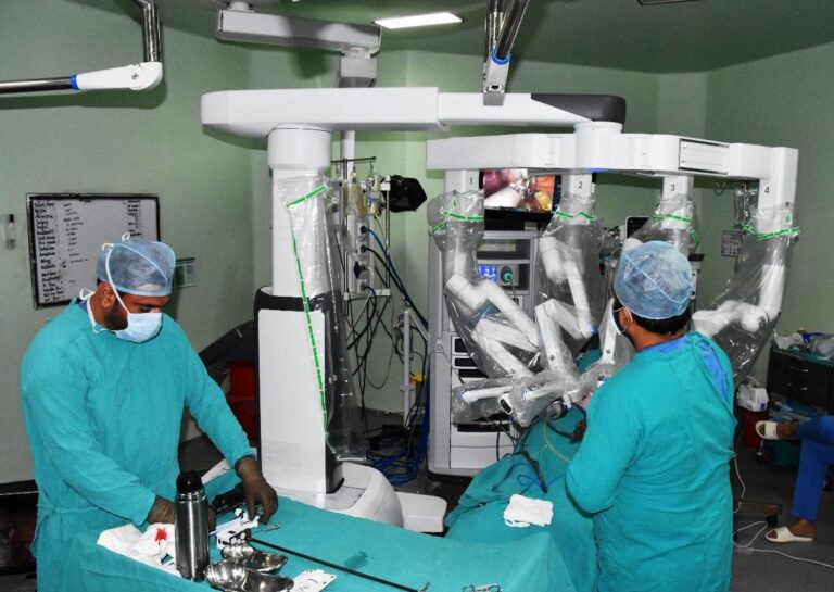 अलकेमिस्ट अस्पताल में हुई पहली बार रोबोट-असिस्टेड सर्जरी