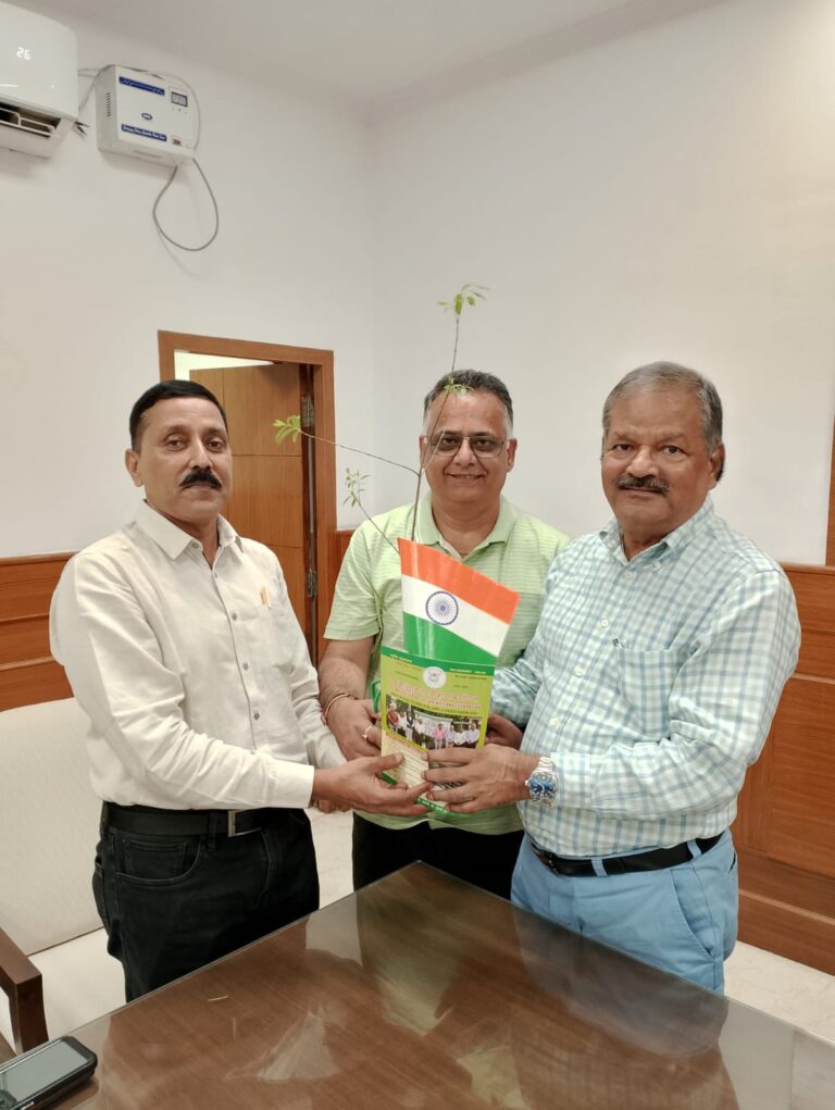 हरियाणा राज्य पुलिस शिकायत प्राधिकरण के चेयरमैन डॉ. आरसी मिश्रा को किया सम्मानित