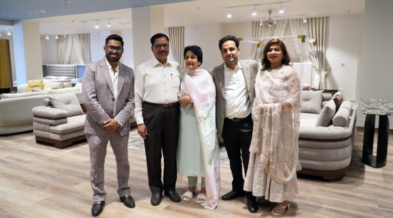 ‘वुडिज़ाइन क्रिएशंस’ ने विशाल डिज़ाइनर फ़र्नीचर शोरूम का किया उद्घाटन