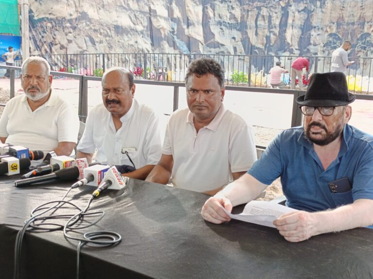 कनाडा का नियाग्रा फाल्स अब देखिए अपने शहर चण्डीगढ मेंमछली की तरह पानी में अठखेलियां करती दिखेगी जलपरियां