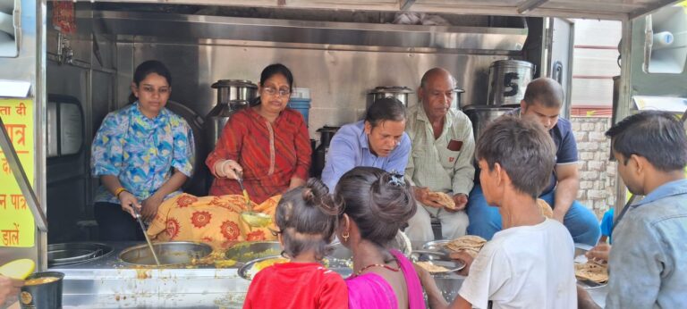 पुरुषोत्तम दास रूंगटा चैरिटेबल ट्रस्ट ने आयोजित किया अन्न भंडारा