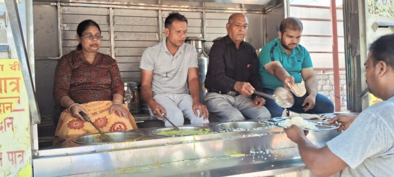 सप्तमी पर पुरुषोत्तम दास रूंगटा चैरिटेबल ट्रस्ट ने आयोजित किया भंडारा