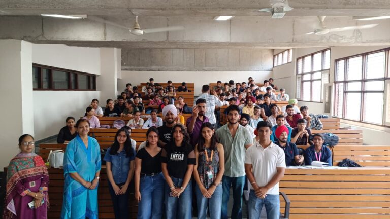 जीसीसीबीए-सेक्टर 50 कॉलेज में तनाव प्रबंधन जागरूकता के लिए स्किट का आयोजन