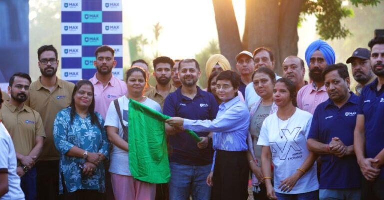 विश्व हृदय दिवस: मैक्स अस्पताल के वॉकथॉन में 300 लोगों ने लिया हिस्सा