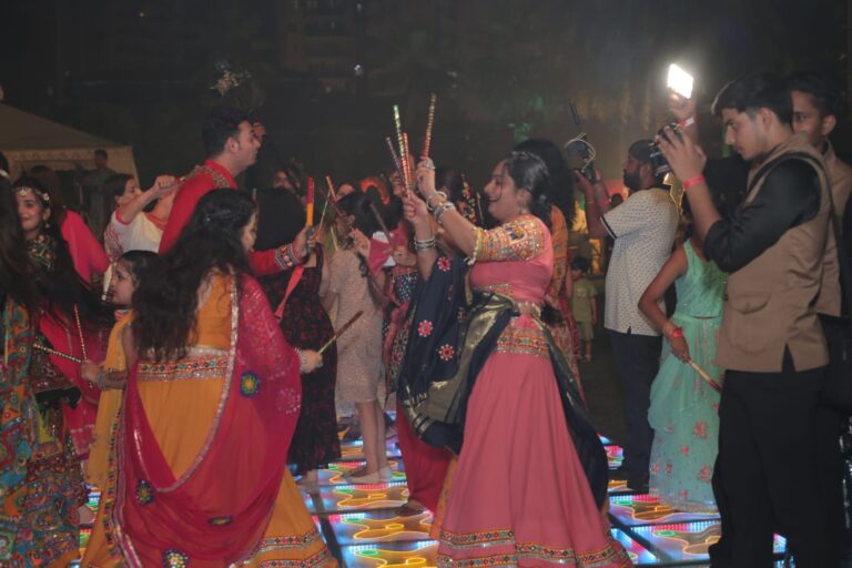 8000 से ज़्यादा लोग शामिल हुए ‘डांडिया मस्ती 2025’ में