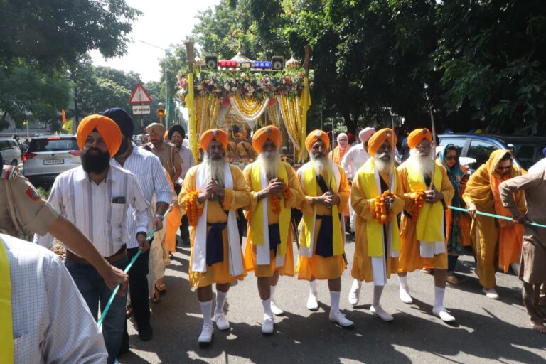 श्री गुरु रामदास जी के प्रकाश पर्व पर चंडीगढ़ में भव्य नगर कीर्तन आयोजित