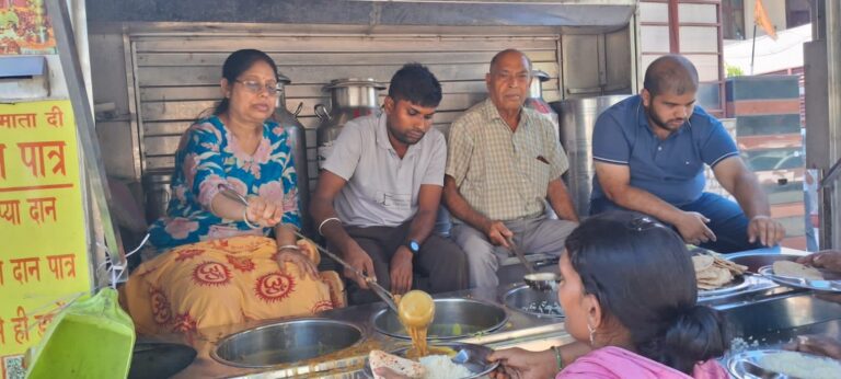 अन्नपूर्णा पर पुरुषोत्तम दास रूंगटा चैरिटेबल ट्रस्ट ने आयोजित किया अन्नकूट भंडारा