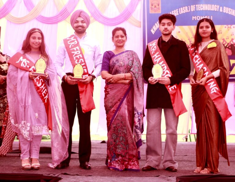 खालसा कॉलेज मोहाली में फ्रेशर्स पार्टी का रंगारंग आयोजन