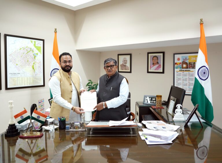 राज्यपाल गुलाबचंद कटारिया से मिले वार्ड नंबर-8 के पार्षद हरजीत सिंह