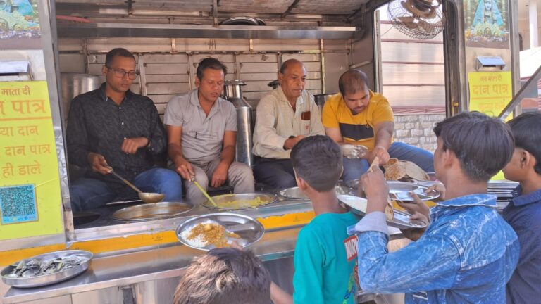 पुरुषोत्तम दास रूंगटा चैरिटेबल ट्रस्ट ने आयोजित किया अन्न भंडारा