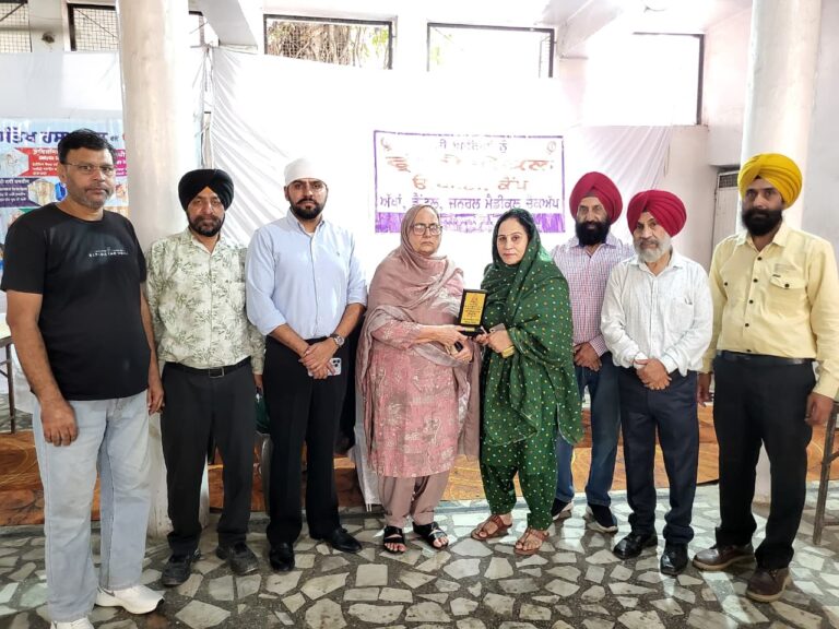 समाज सेवी संस्था फाइट फार ह्यूमन राइट्स वेलफेयर की ओर से लगाया मेडिकल चैकअप कैंप