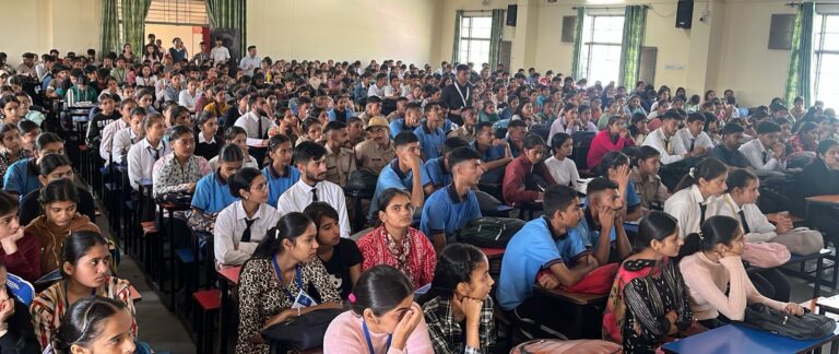 हिमाचल के कॉलेजों में क्रैक एकेडमी की करियर काउंसलिंग वर्कशॉप्स, 2000 से ज्यादा छात्रों को मिला मार्गदर्शन