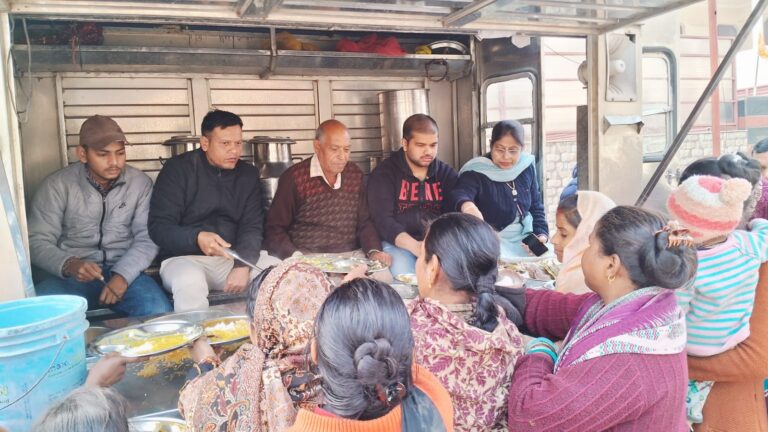 पुरुषोत्तम दास रूंगटा चैरिटेबल ट्रस्ट ने नव वर्ष की पूर्व संध्या पर आयोजित किया अन्न भंडारा